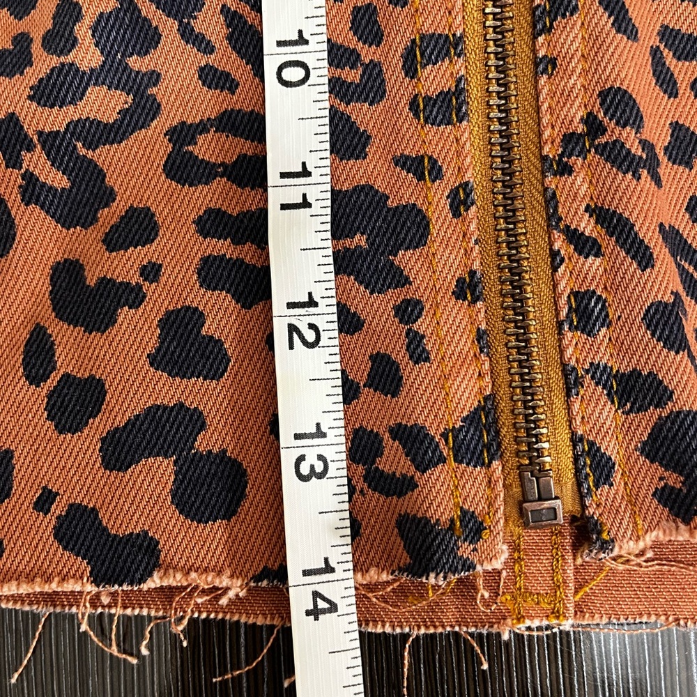 Free People NWT Leopard Print Frayed Hem Front Zip Mini Denim Skirt Size XS - Picture 14 of 14